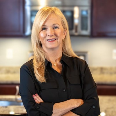 Kelly Lee real estate portrait